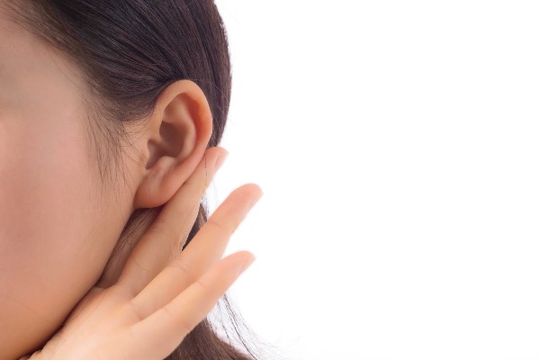 أضرار حقن الكورتيزون في الأذن